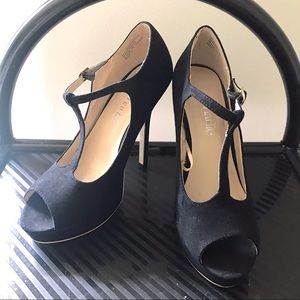 NWOT Charming Charlie black stilettos heel straps